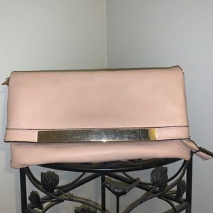 Champagne clutch